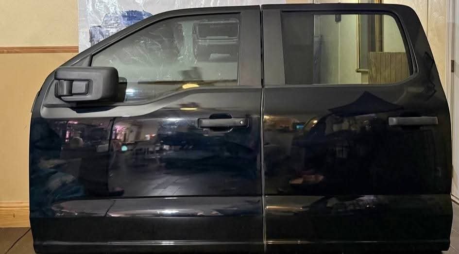 2021 2023 2025 2026 Ford F-150 F-250 F-350 F-450 F-550 Front Left Driver and Rear Left driver Side Doors With Mirror
FORD NEW DOORS!
2021-2022-2023-2024-2025-2026
Mirror-SOLD
Driver Left Side As is in photos!
EACH DOOR 600$$ FIRM! Clean Doors
No Dents/No Rebuilds/No Broken Windows/no damages/ no scratches
If Need both or separate let me know!