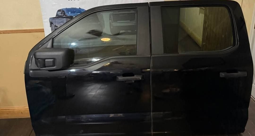 2021 2023 2025 2026 Ford F-150 F-250 F-350 F-450 F-550 Front Left Driver and Rear Left driver Side Doors With Mirror
FORD NEW DOORS!
2021-2022-2023-2024-2025-2026
Mirror-SOLD
Driver Left Side As is in photos!
EACH DOOR 600$$ FIRM! Clean Doors
No Dents/No Rebuilds/No Broken Windows/no damages/ no scratches
If Need both or separate let me know! - Image 3