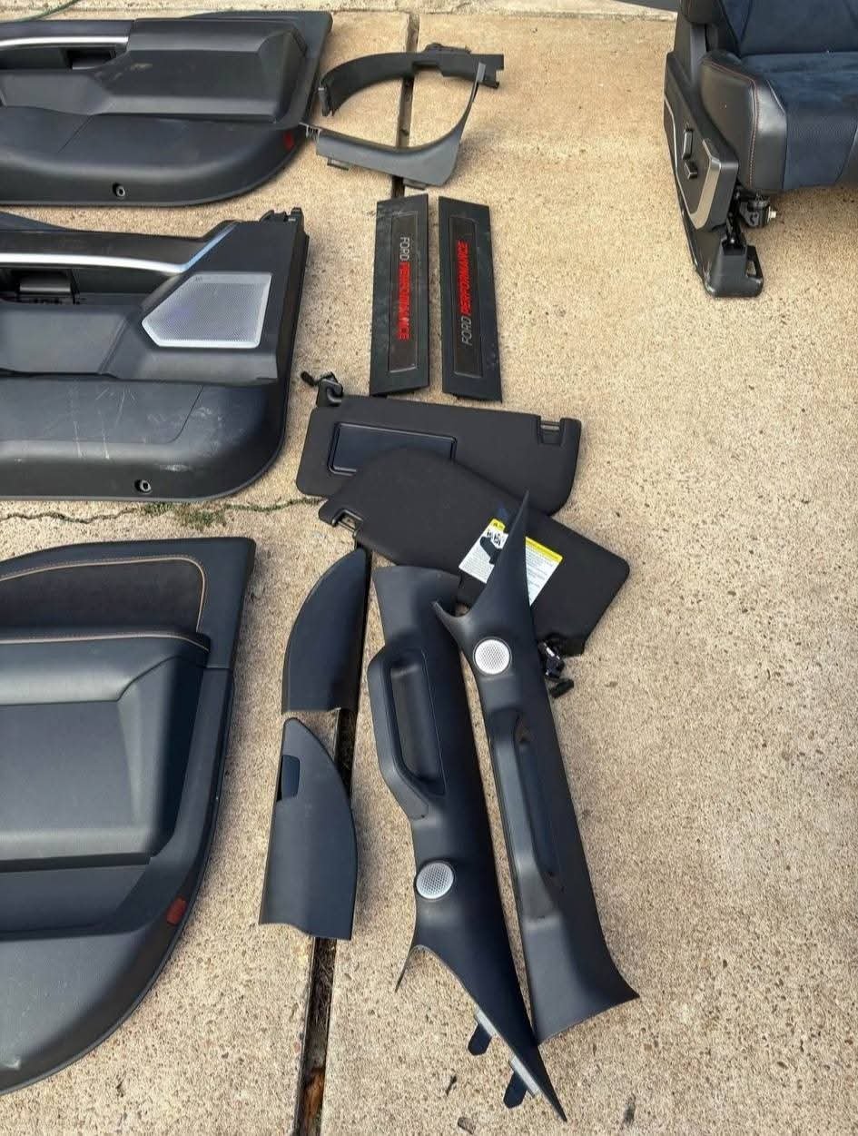 2021-2025 Ford F-150 Raptor Interior Single Cab
This interior was just detailed and is in amazing condition. This Interior Includes:
- Front Seats ✅
- Front Door Panels ✅
- Complete Center Console ✅
- Complete Dashboard ✅
Seats have no tips or tears. The Interior is just very dusty due to storage. - Image 4