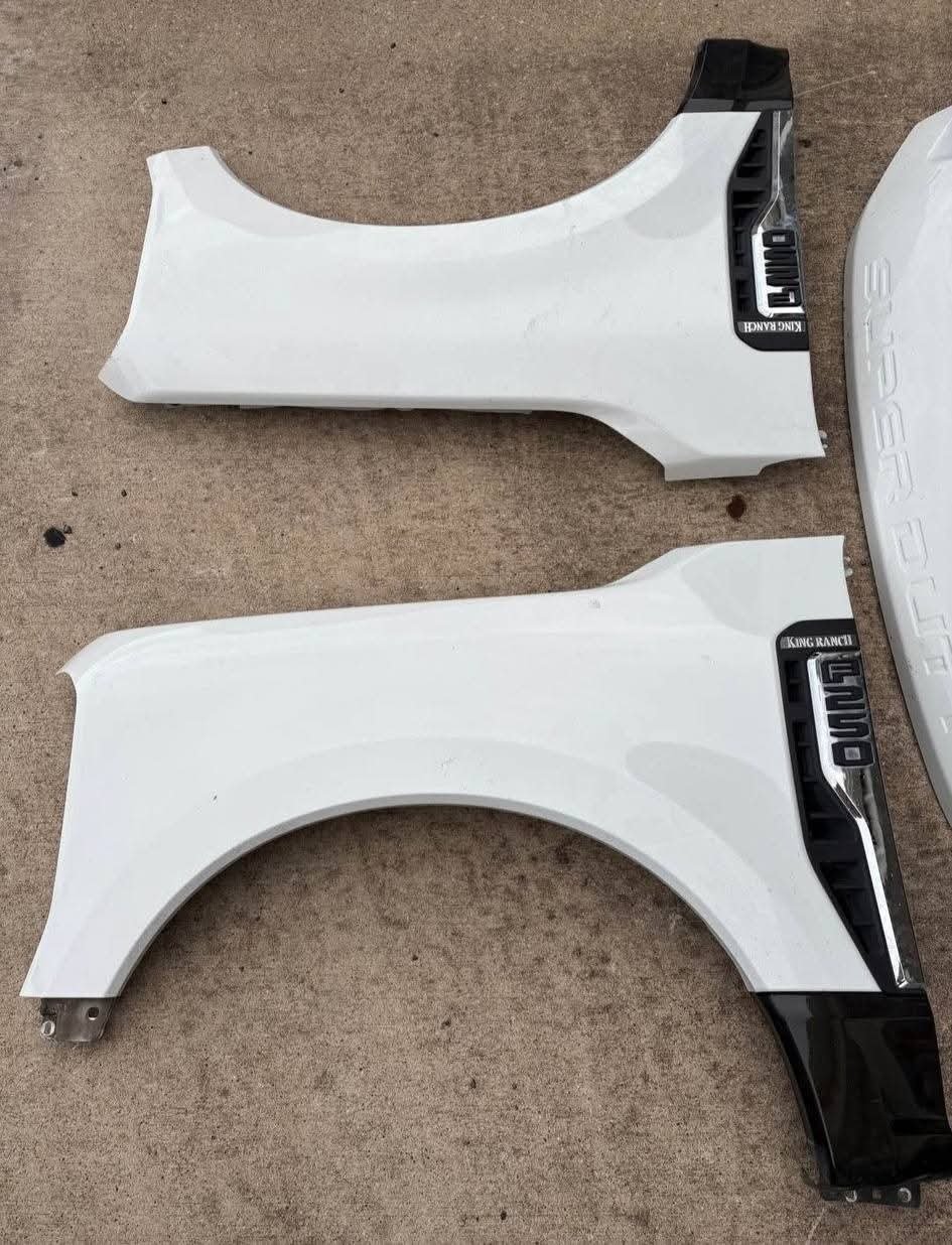 2023-2026 Ford F250, F350, F450, F550 complete front clip
Hood
Right and left fenders
Both headlights
Grille
Front Radiator Core Support Frame Apron Bracket Bar
Radiator support
Inner fender liners
Front bumper
Mounting brackets
Radiator - Image 4