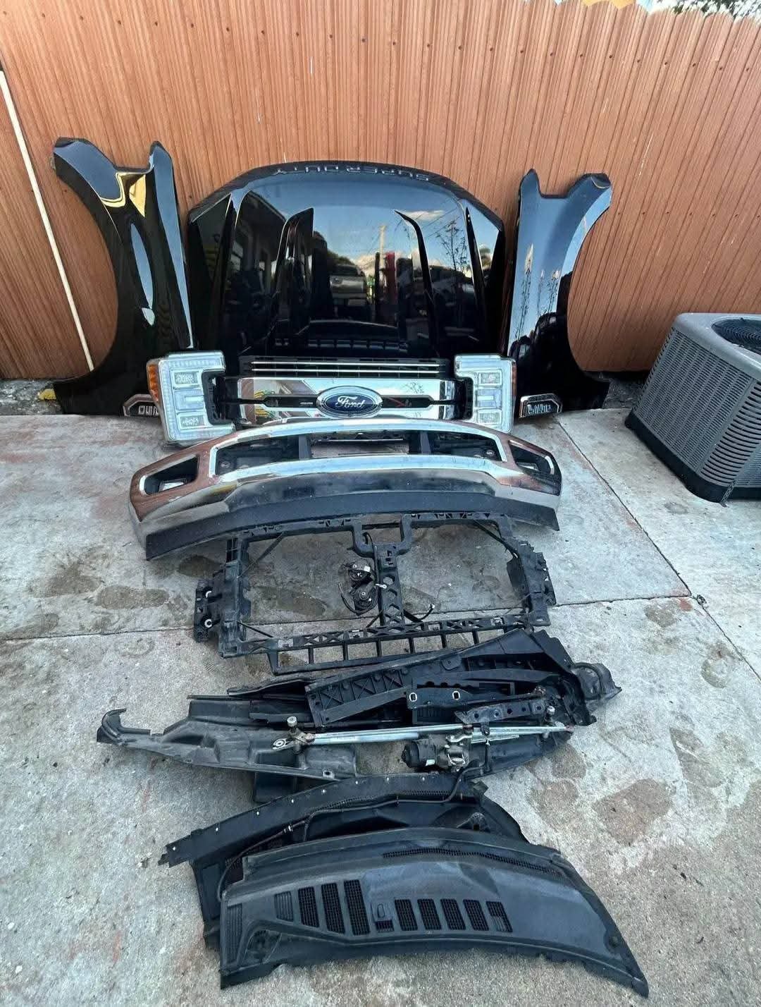 Ford f250 lariat front clip 17-19
Ford f250 lariat front clip Fits 2017 to 2019 comes with everything seen in pictures everything is in brand new conditions price