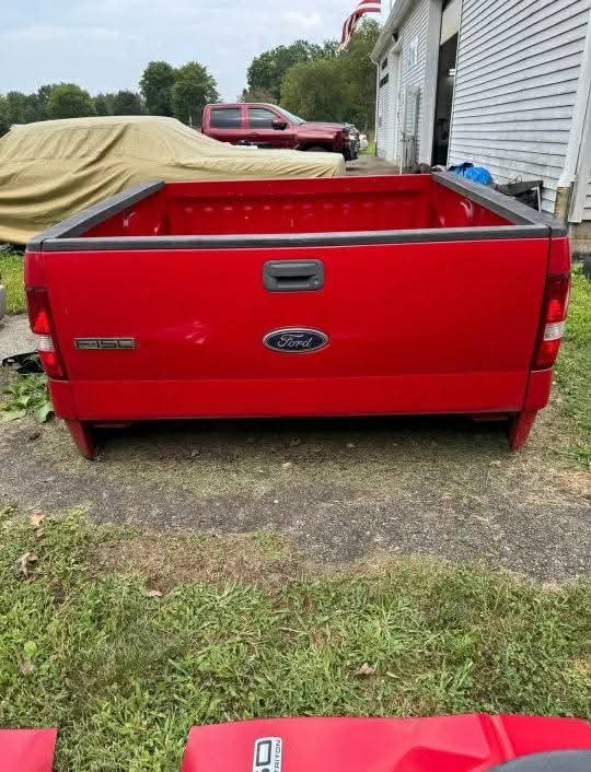 2005-2008 Ford F-150 Short Bed, tail gate and right and left fender everything is rust free.