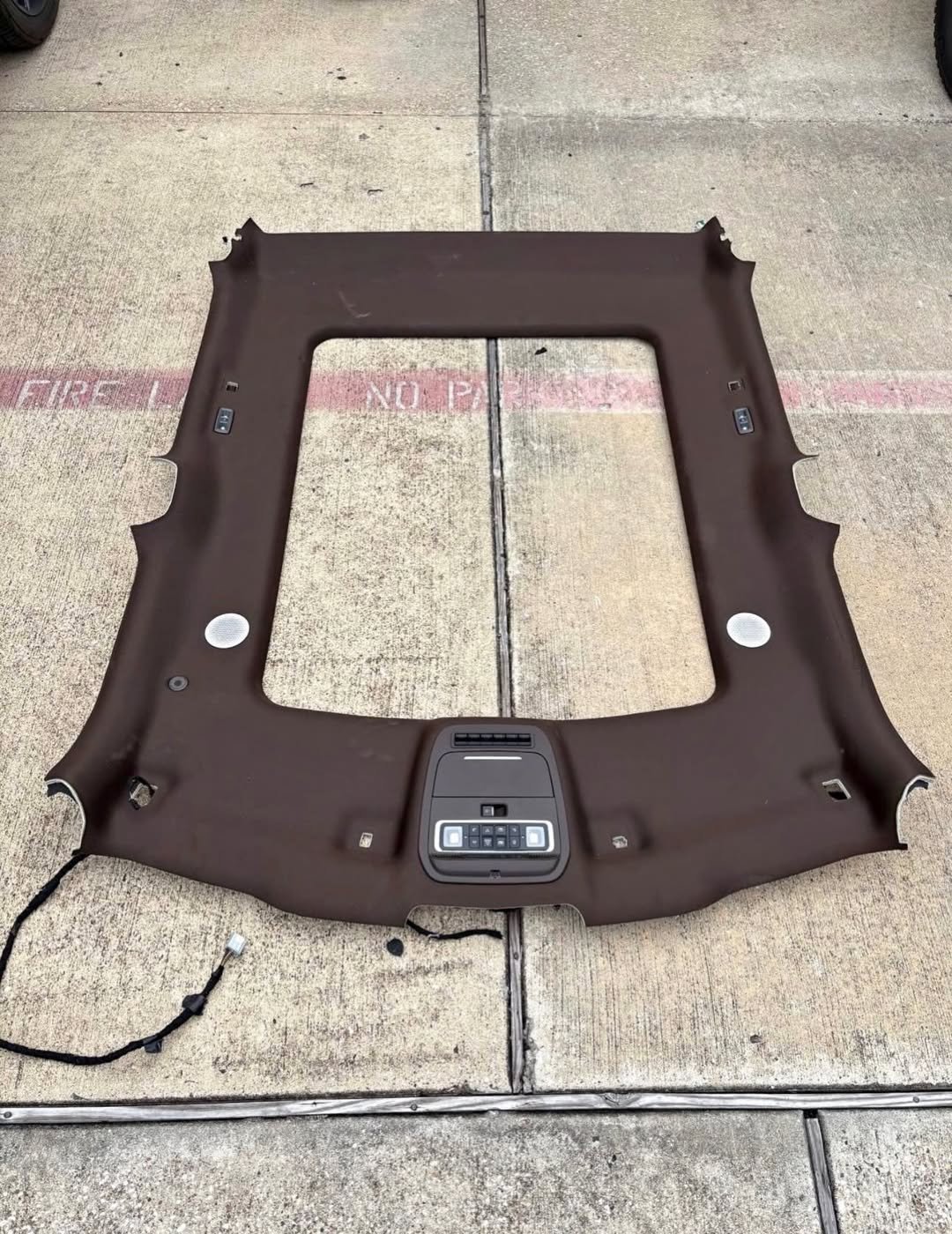 2024-2026 Ford Super Duty King Ranch Moon Roof Headliner
Comes with overhead console.